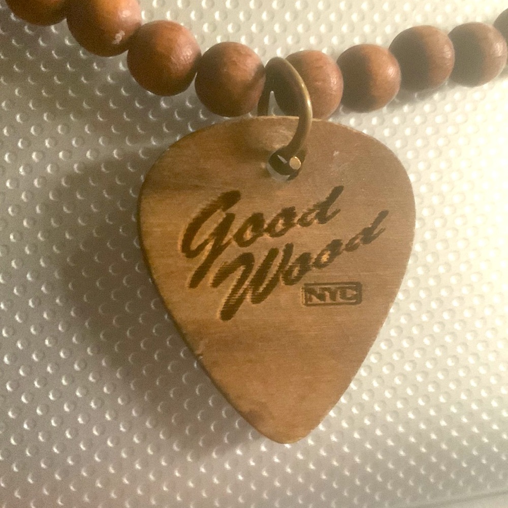 VINTAGE GOODWOOD NYC GUITAR PIC BROWN BEADED NECKLACE BRAND MEW VERY RARE PIECE